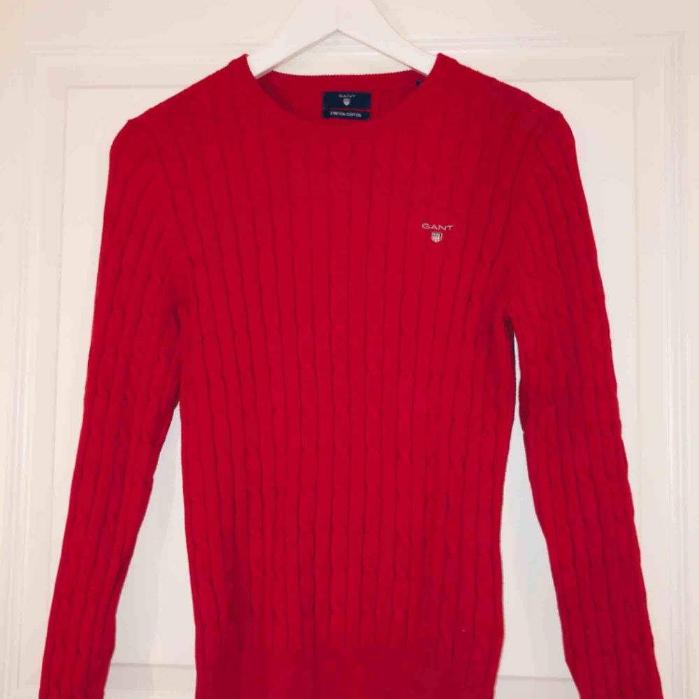 Äkta Gant tröja, röd kabelstickad | Plick Second Hand
