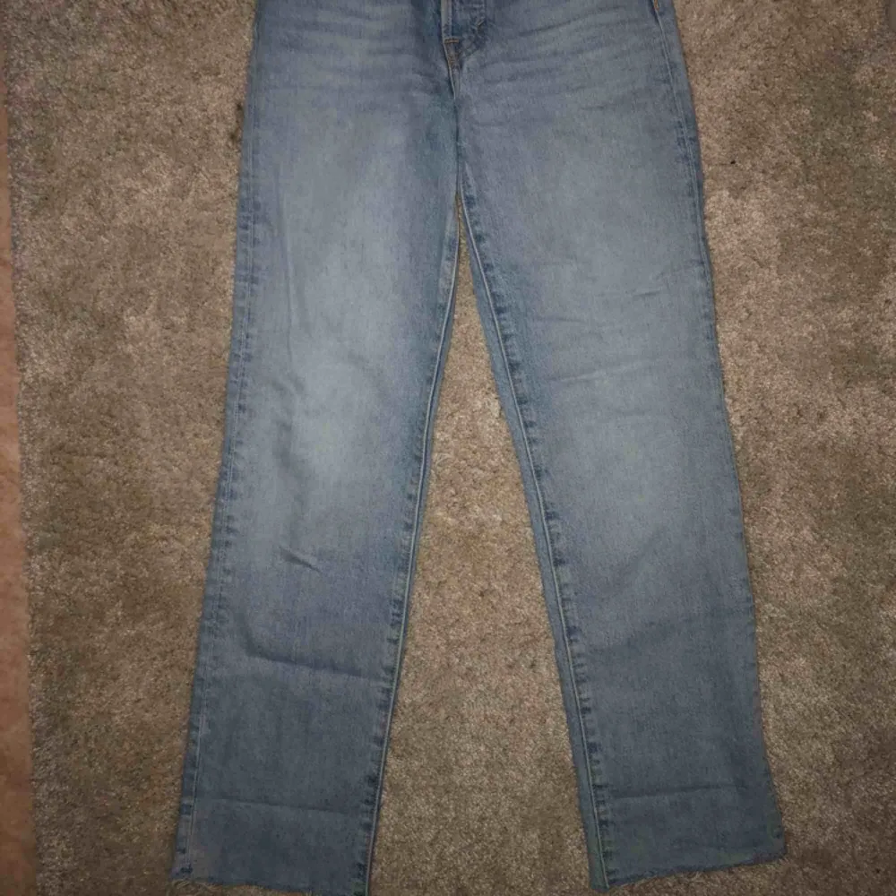Säljer pga för många jeans 😔 Har för många liknande dessa men modellen är helt underbar.. Jeans & Byxor.