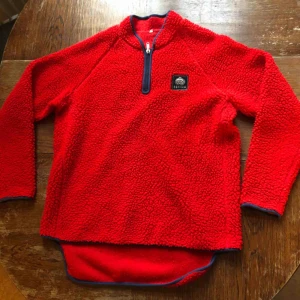  - Vintage fiberpälströja i trevligt skick. 50/52 på lappen. Sitter som en medium. Kan hämtas i Uppsala eller skickas mot fraktkostnad. 