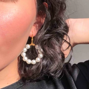  - Guldiga ringar med pärlor! 