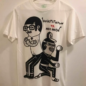  - En ny ”Husk mit navn” t-shirt i storlek M. Frakt 18:-