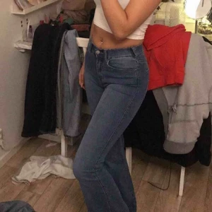  - Blåa Bootcut, frakt:100kr, (kan också mötas upp vid Älvsjö,Farsta, och möjligtvis tc