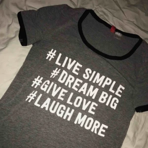  - T shirt med tryck Storlek xs Bra skick