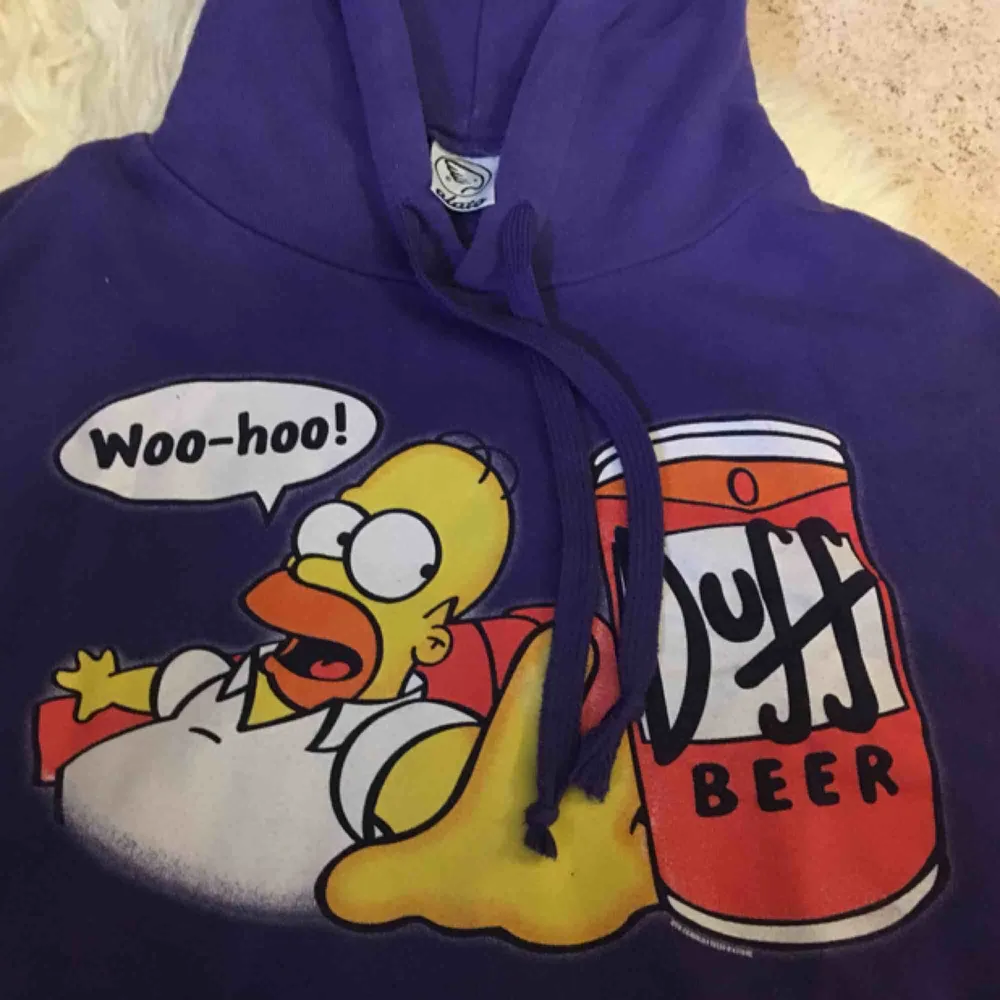 En överfeeeet unik mörklila hoodie som inte kommer till användning 😭 Köparen står för frakt ❤️. Hoodies.