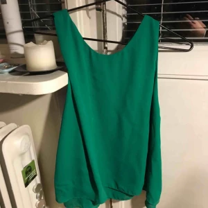  - Fin grön bluslinne från zara