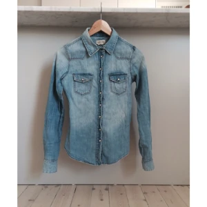  - Jeans skjorta från H&M