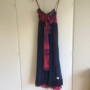  - SUPERFIN Långklänning från Odd molly inte använd 