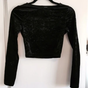  - Topp i sammet från H&M 