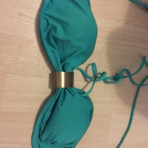  - Bikiniöverdel 36 och underdel storlek 34