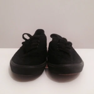  - Tygskor i storlek 37 men är mer som 35/36. Köpta på Topshop i London ord pris 349 kr. Som nya, endast använda inomhus men får små för mig. Kan mötas i Stockholm alternativt skickas, köparen betalar då frakt. Swish/konto/paypal/kontant går alla bra.