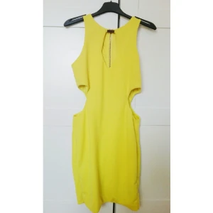  - Jätte snygg Asos Petit klänning! är perfect till sommaren! Den är bekväm och inte för kort eller lång ❤❤
De bara fråga om ni undrar något mer
passar också till nån med XS 