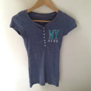 Aéropostale, tight blue shirt with buttons in front 