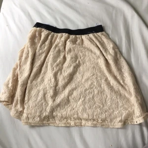  - Oanvänd kjol från Primark. Strl 40. Du betalar frakt.