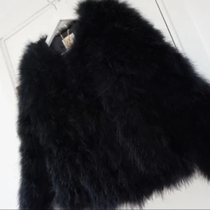  - Nästan helt oanvänd (använt varsamt en gång) feather jacka xs/S. Äkta päls 