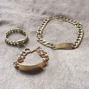 Smycken köpta i USA. Halsbandet och armbandet med triangeln är i guldnyans och det andra armbandet mer i roséguld. 50:- för alla 3. 
Möts i Tullinge/Stockholm