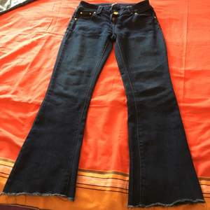 Säljer dessa underbara avklippta bootcut jeans från Mr.Price (Sydafrika)