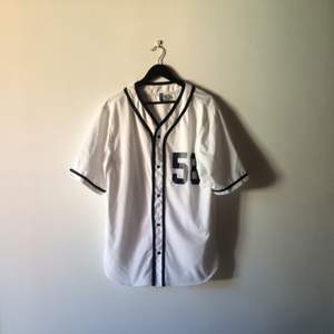 Baseballtröja från H&M! XL men är snygg oversized 🙏🏼