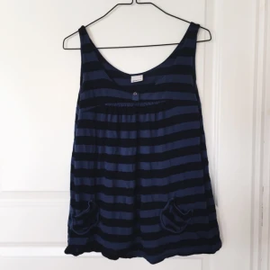  - Söt topp från Ginatricot i storlek M. 30kr + frakt (eller mötas upp i Stockholm) 