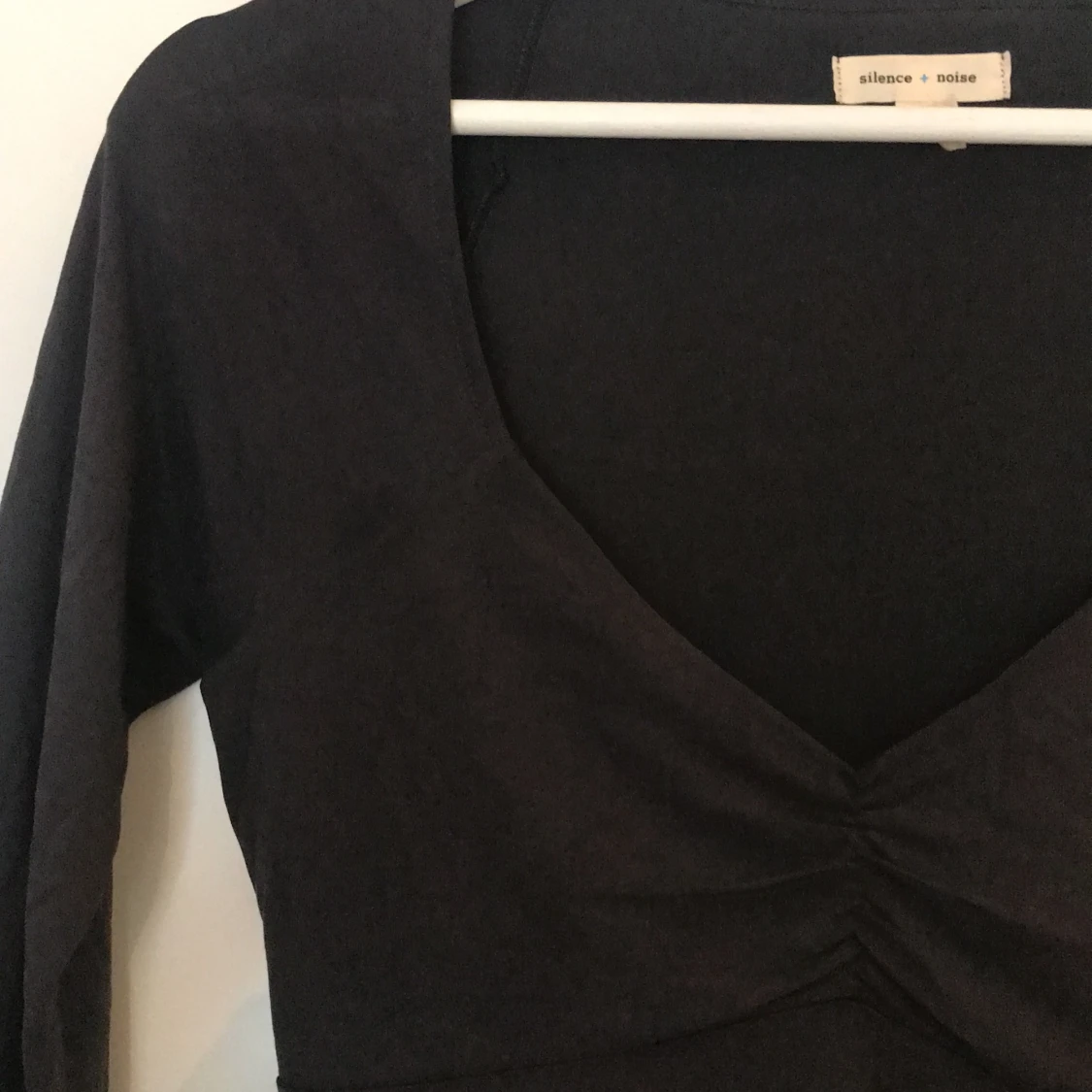 Kort klänning i mörkgrått  - 90