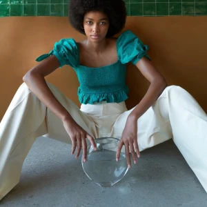 Helt nya vida byxor från Zara i stl Xs - Naturfärgade vida byxor från Zara i storlek Xs. Slutsålda på hemsidan. Tyvärr för långa för mig men sitter jättefint i midjan. Helt nya med prislapp kvar. Nypris 399:-         Buda från 200:- + frakt (63:-)