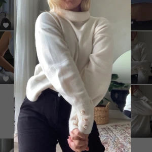 jätte gosig stickadtröja - En jätte gosig stickad polotröja! Stl M men den är strechig så den funkar garanterat på en S/L person! På ärmarna är även tre fina knappar som ger tröjan lite mera lyx! Färgen är även vanilj vit ☺️💞
