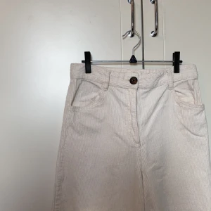 Manchesterbyxor H&M - Knappt använda byxor ifrån H&M, storlek 38. 🔥 100kr+frakt