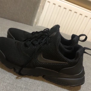 Nike dam - Säljer nu mina gamla favoriter fräscha och nytvättade för bilder och intressen hör av er kan mötas och fraktas !