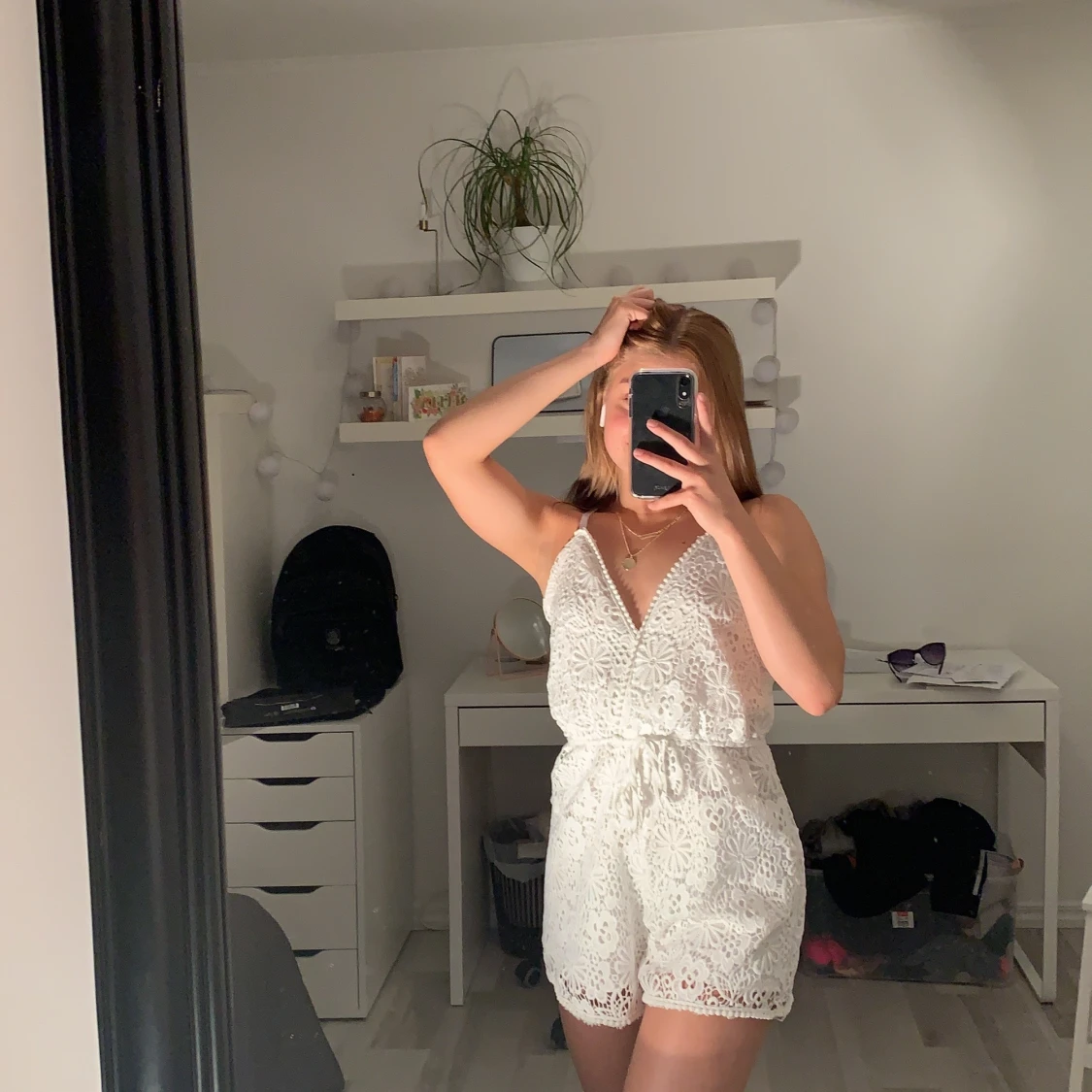 Vit V-ringad spets byxdress strl S