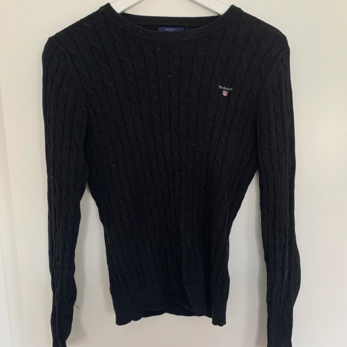 Svart kabelstickad GANT tröja  - 90