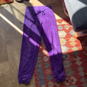 Lila mjukisbyxor - Lila mjukisbyxor i jättemysigt material 💜💜💜 110kr med frakt