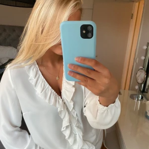 Blus från GinaTricot - Jättefin men blivit för stor för mig! Finns även i svart att köpa 💜