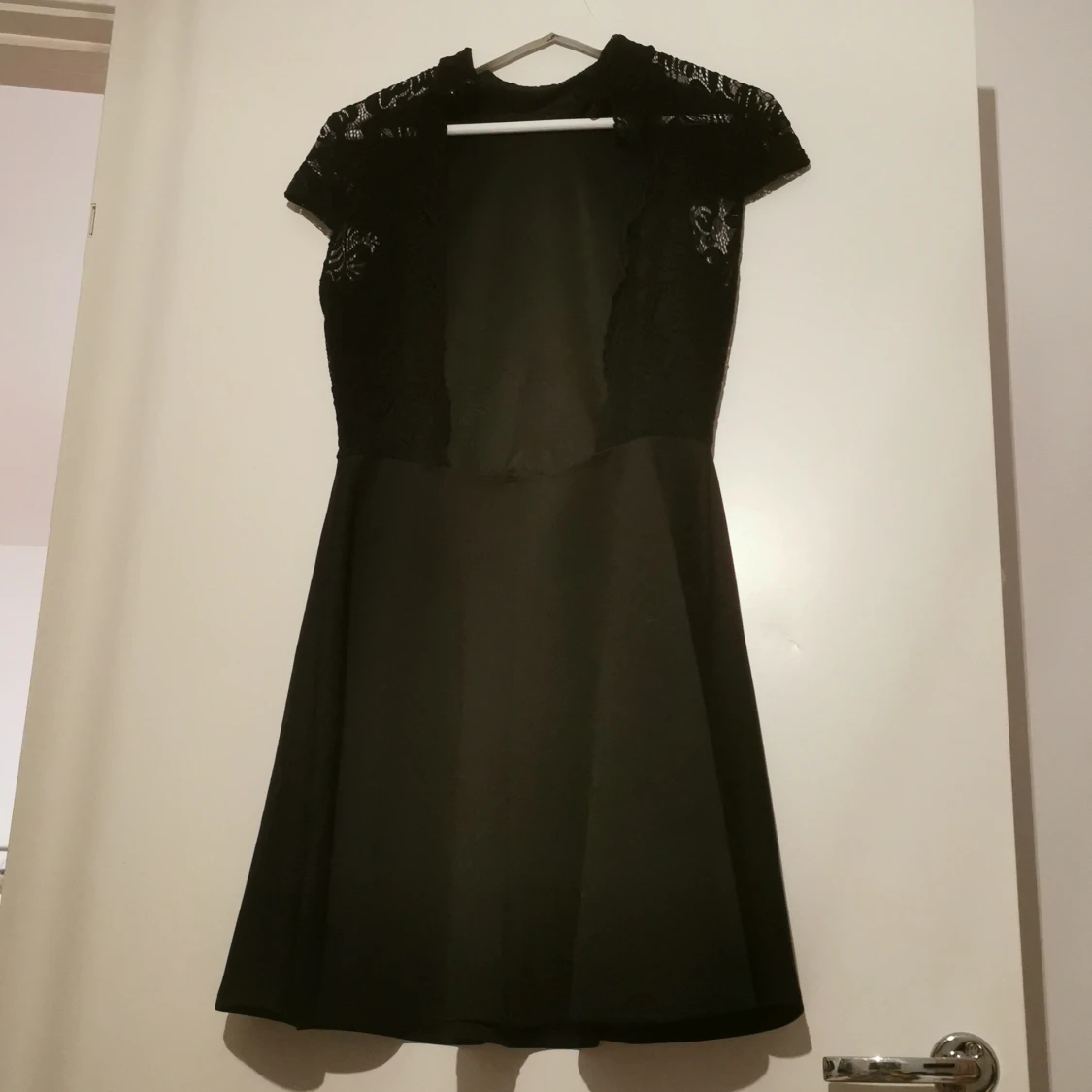 Klänning med låg rygg - 90