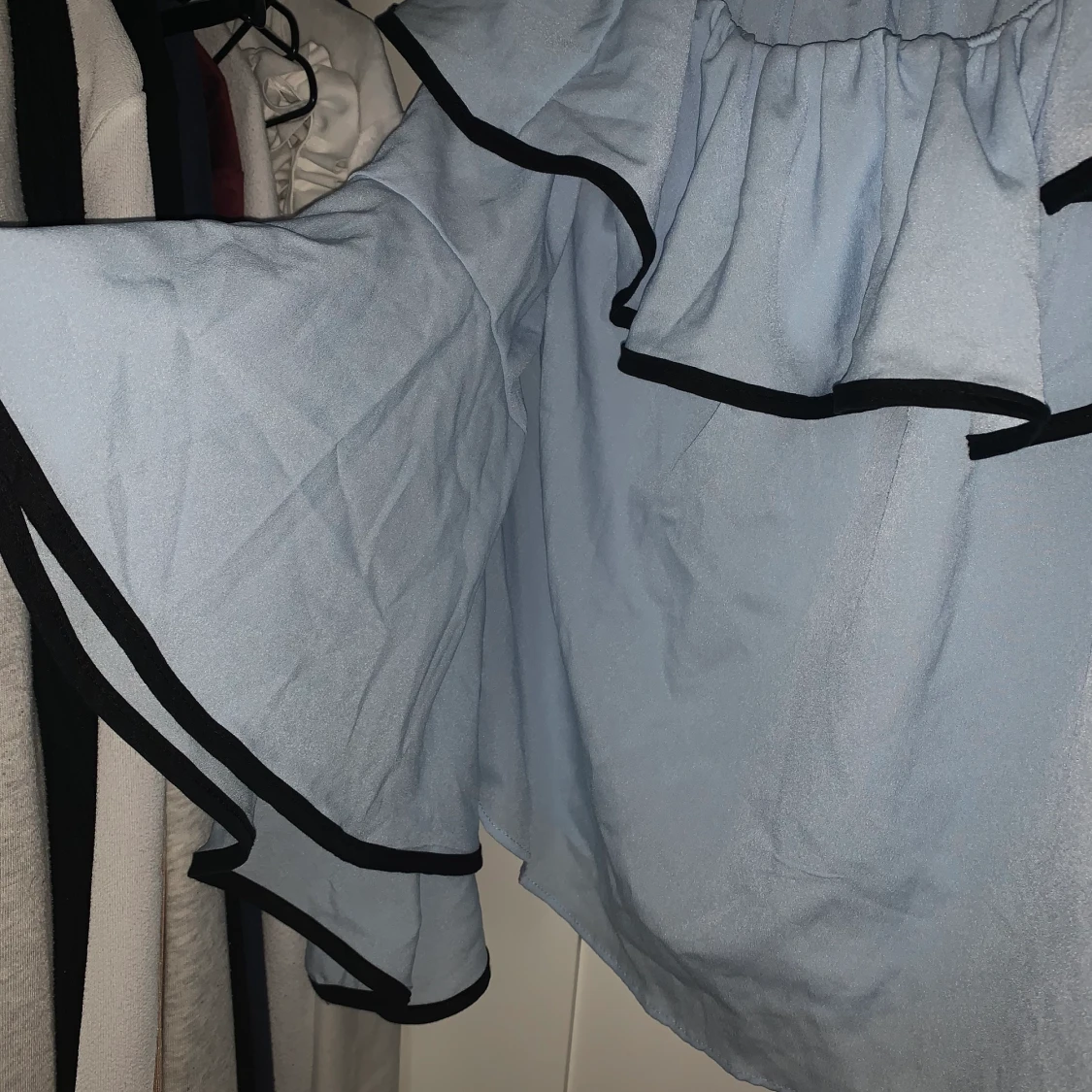 Offshoulder ljusblå topp - 90