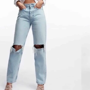  jeans - Väldigt populära från Gina, helt oanvända. Säljer p.g.a fel storlek. Vid snabb affär 599 kr. 
