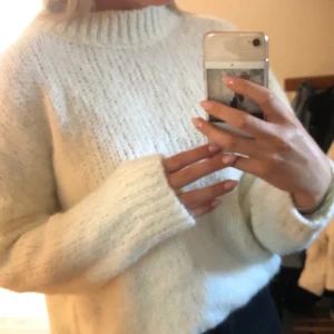 Stickad tröja - Supermysig stickad tröja från chiquelle, säljer då jag har två likadana och den ena är helt oanvänd. 