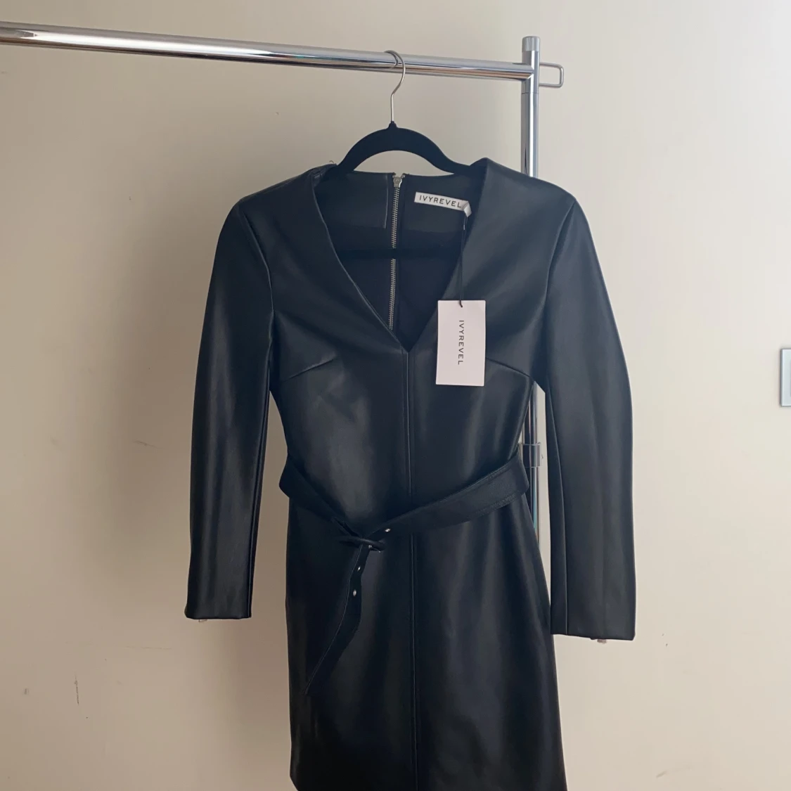 Skinnklänning från IVYREVEL - oanvänd 