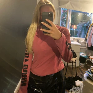 Tröja - Långärmad tröja från nakd, andra bilden visar den rätta färgen, frakt tillkommer 💃🏼