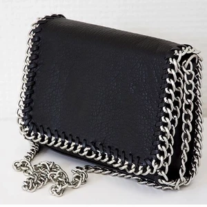 TIAMO Pricilla väska - M - Väska från TIAMO, i fint och bra skick. Köpt för ca 500kr. Köparen står för frakten!!