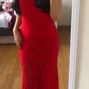 Klänning - Fin röd klänning, köparen står för frakten.