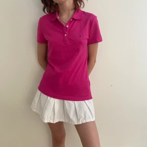 Tommy pike - Tommy hilfiger pike som går att croppa. Passar till allt