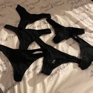 6st stringtrosor - 6st helt oanvända nya vanliga svarta string i xs, inte ens provade! 100kr inkl frakt 