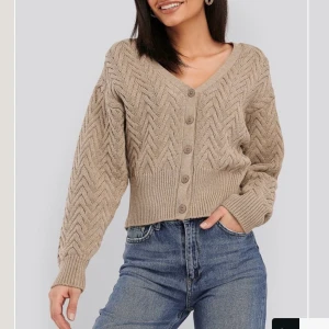 Kofta - OANVÄND cardigan från nakd i storlek M, nypris 399kr