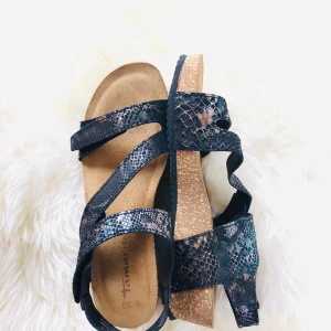 Tamaris kvinn skor  - snyggt skor jätte lätt ta på sig och det känns jätte bra.