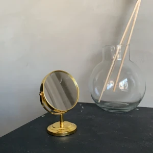 guldspegel - Säljer en jätte gullig liten guldspegel! Den e verkligen super söt! Skriv om du e intresserad 🥰❤️