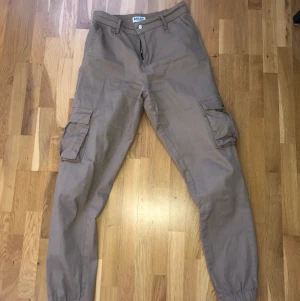 Madlady Cargopants M - Bra skick, storlek M, från Madlady
