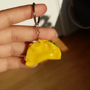 handmade taco keychain - Taco Keychain made my me :)) / charm size : 4cm x 2.5cm / shipping : 15kr 