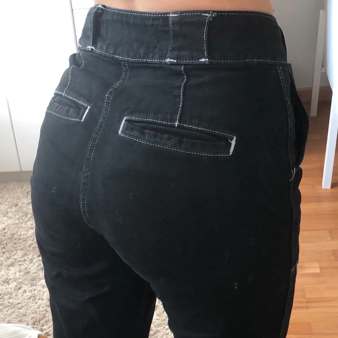 Svarta byxor med vita sömmar - 90