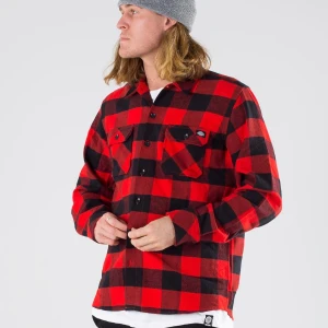 Skjorta  - En skit fin röd skjorta. Storlek S. Kom privat för fler bilder