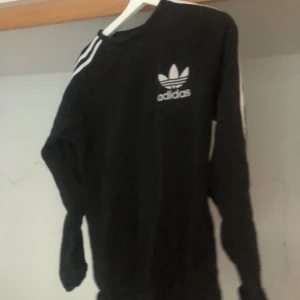 adidas - samfraktar gärna så kolla in mina andra plaggockså!