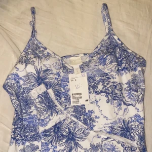 Aldrig använd body - Aldrig använd så i jättebra skick och fint mönster 